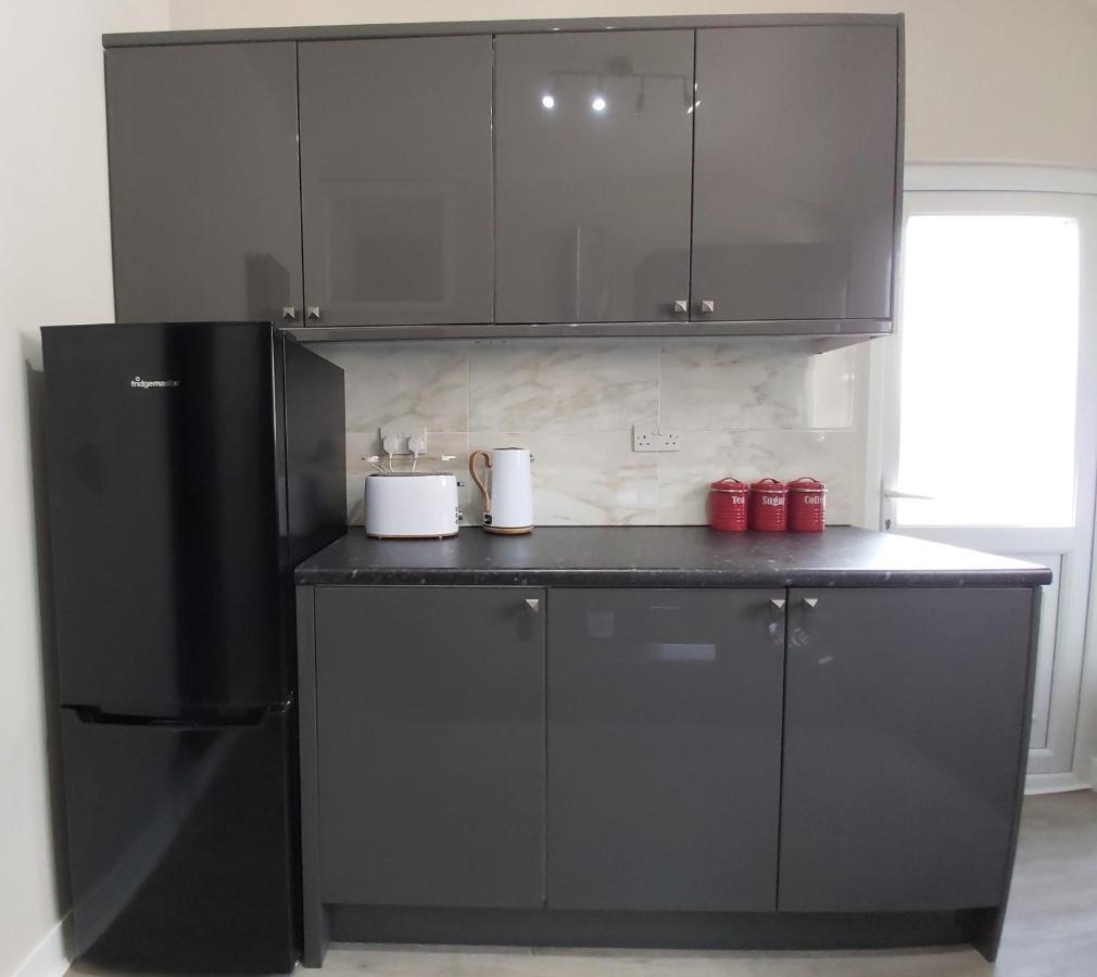Beautifully Renovated 2 Bed Flat - Close To Beach Lägenhet Southend-on-Sea Exteriör bild