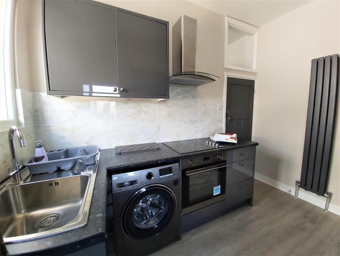 Beautifully Renovated 2 Bed Flat - Close To Beach Lägenhet Southend-on-Sea Exteriör bild