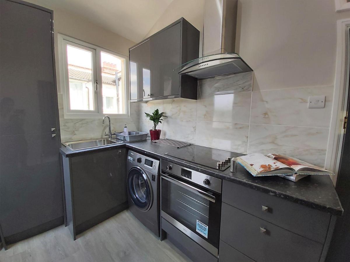 Beautifully Renovated 2 Bed Flat - Close To Beach Lägenhet Southend-on-Sea Exteriör bild