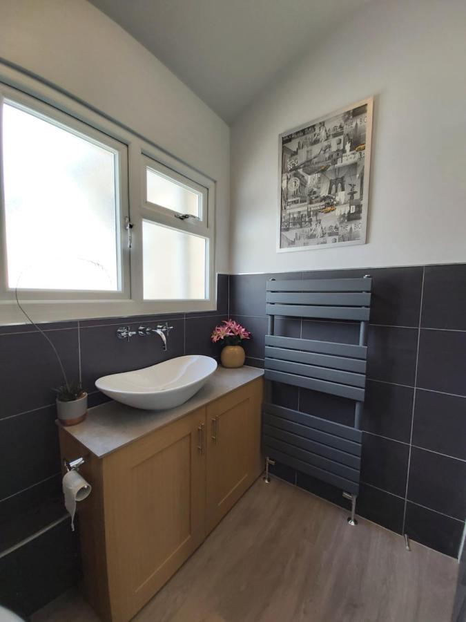 Beautifully Renovated 2 Bed Flat - Close To Beach Lägenhet Southend-on-Sea Exteriör bild